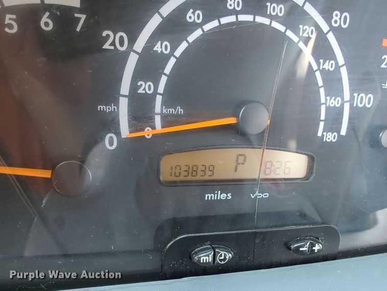 image for item MX9370 2006 Dodge Sprinter 2500  van with vacuum pump