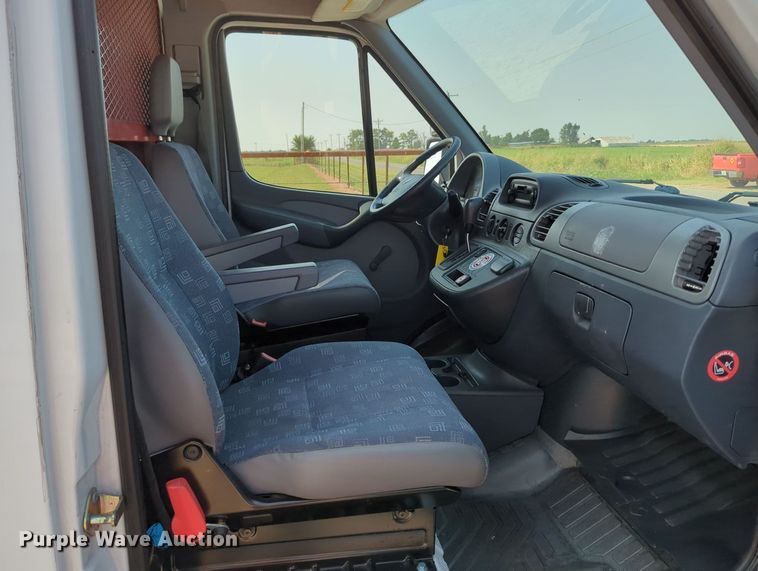 image for item MX9370 2006 Dodge Sprinter 2500  van with vacuum pump