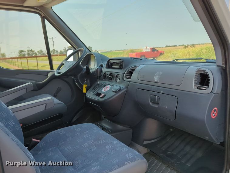 image for item MX9370 2006 Dodge Sprinter 2500  van with vacuum pump