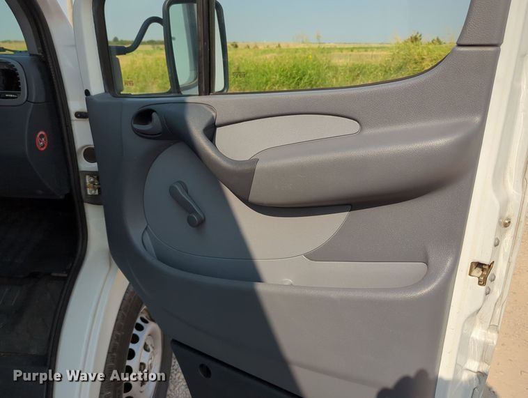 image for item MX9370 2006 Dodge Sprinter 2500  van with vacuum pump