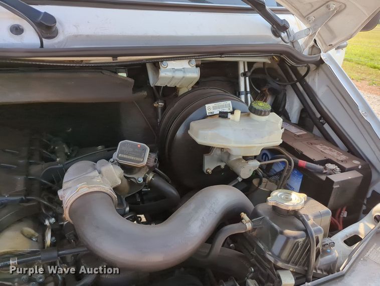 image for item MX9370 2006 Dodge Sprinter 2500  van with vacuum pump