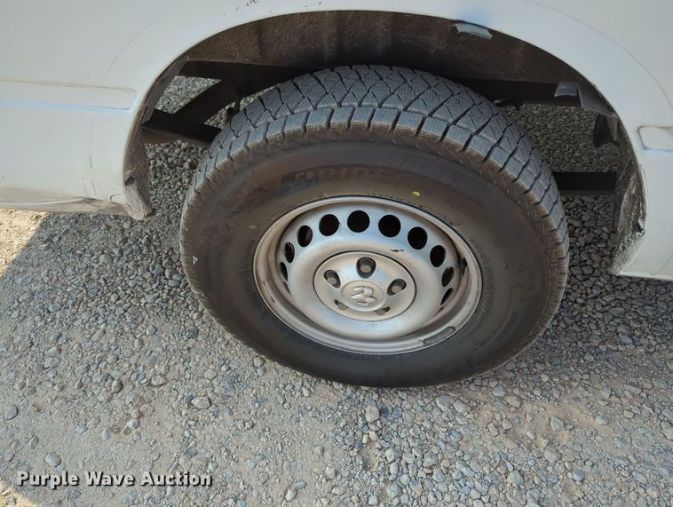 image for item MX9370 2006 Dodge Sprinter 2500  van with vacuum pump