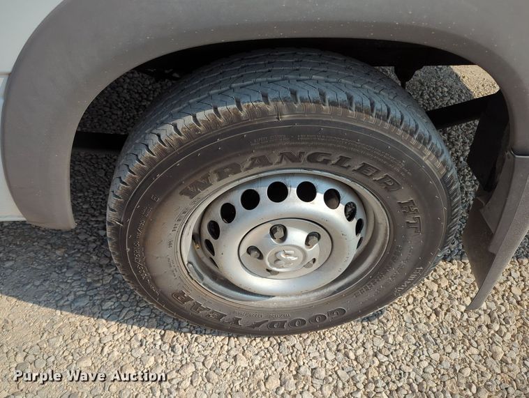 image for item MX9370 2006 Dodge Sprinter 2500  van with vacuum pump