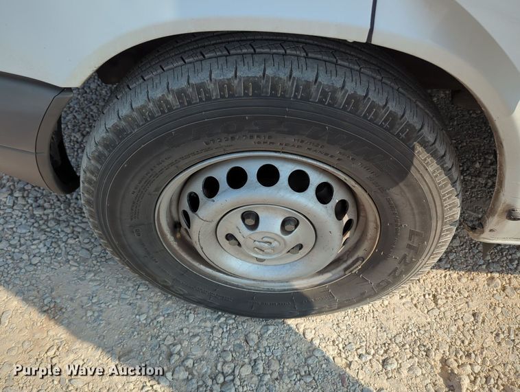 image for item MX9370 2006 Dodge Sprinter 2500  van with vacuum pump