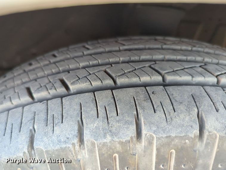 image for item MX9370 2006 Dodge Sprinter 2500  van with vacuum pump