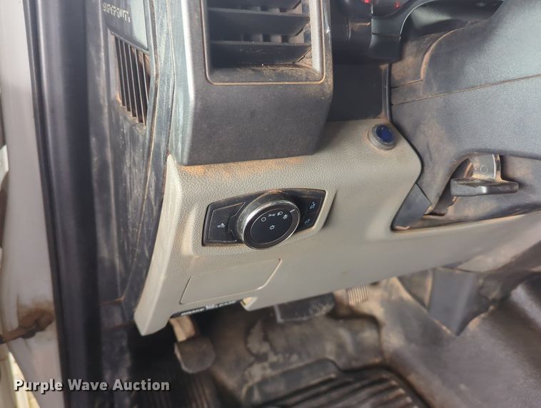 image for item MY9474 2020 Ford F250 Super Duty  Crew Cab pickup truck