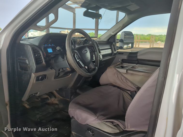 image for item MY9474 2020 Ford F250 Super Duty  Crew Cab pickup truck