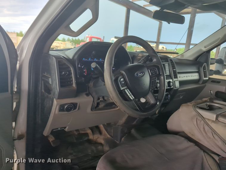 image for item MY9474 2020 Ford F250 Super Duty  Crew Cab pickup truck