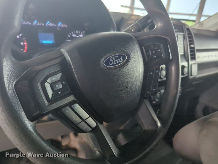 image for item MY9474 2020 Ford F250 Super Duty  Crew Cab pickup truck