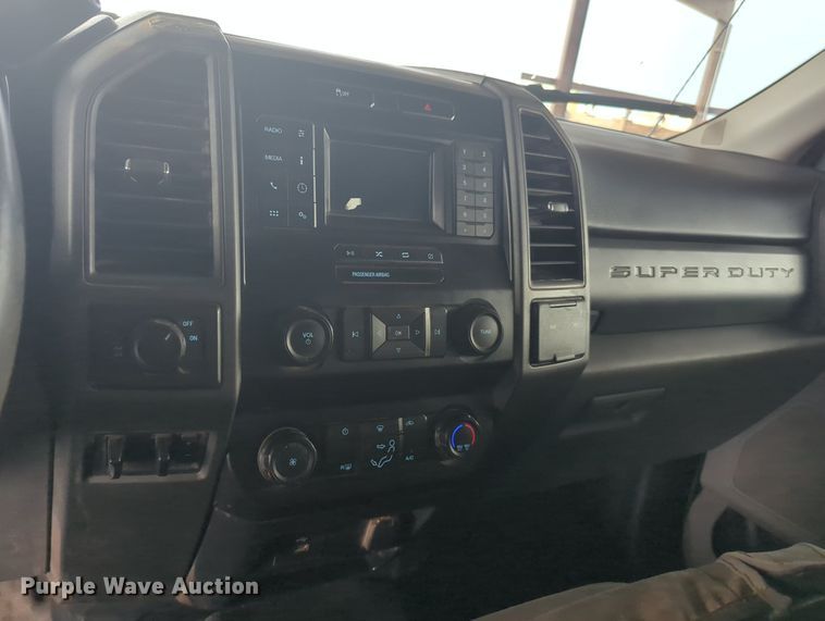 image for item MY9474 2020 Ford F250 Super Duty  Crew Cab pickup truck