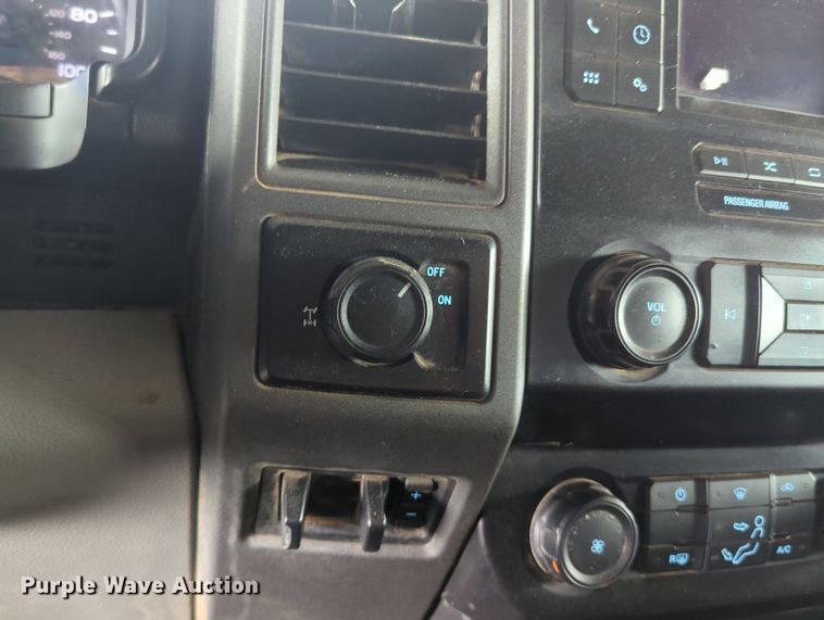 image for item MY9474 2020 Ford F250 Super Duty  Crew Cab pickup truck