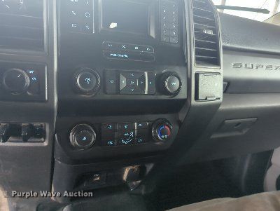 image for item MY9474 2020 Ford F250 Super Duty  Crew Cab pickup truck