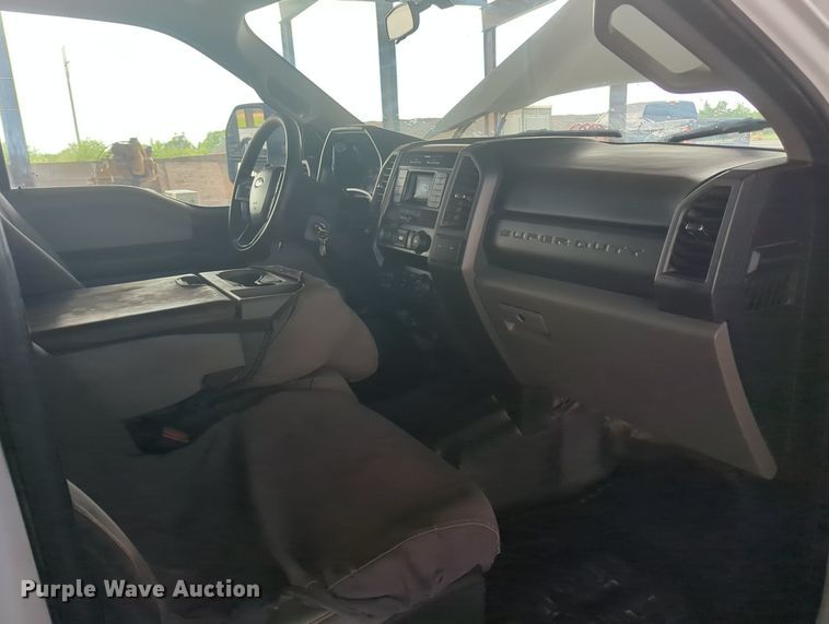 image for item MY9474 2020 Ford F250 Super Duty  Crew Cab pickup truck