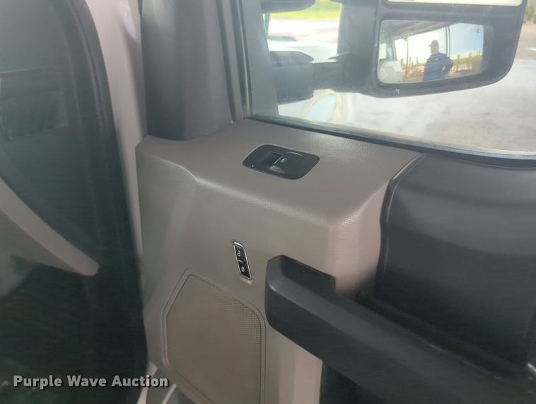 image for item MY9474 2020 Ford F250 Super Duty  Crew Cab pickup truck