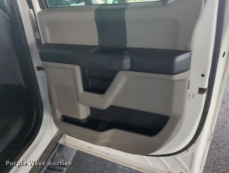 image for item MY9474 2020 Ford F250 Super Duty  Crew Cab pickup truck