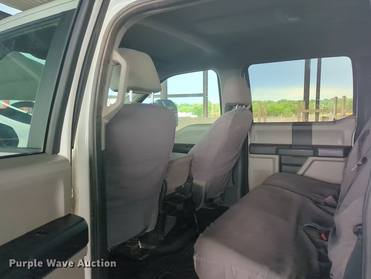 image for item MY9474 2020 Ford F250 Super Duty  Crew Cab pickup truck