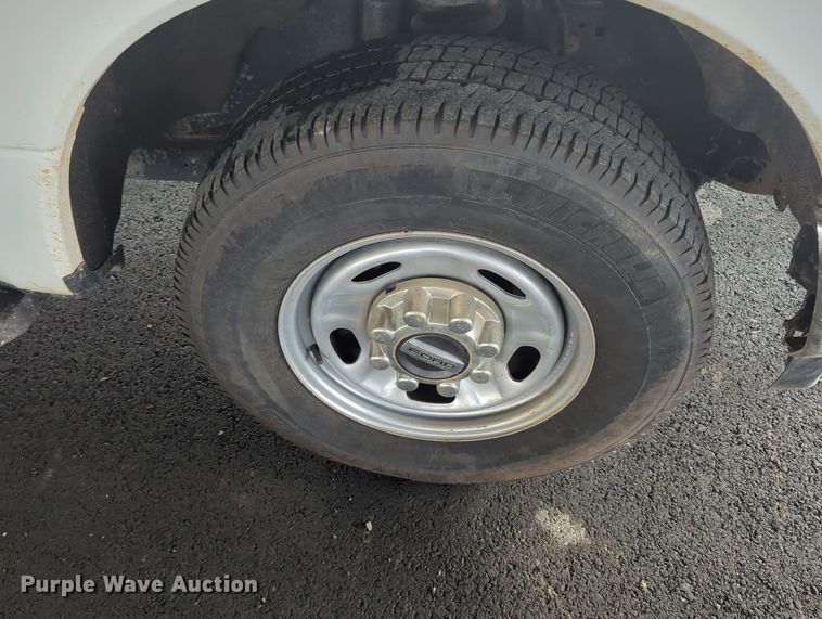 image for item MY9474 2020 Ford F250 Super Duty  Crew Cab pickup truck