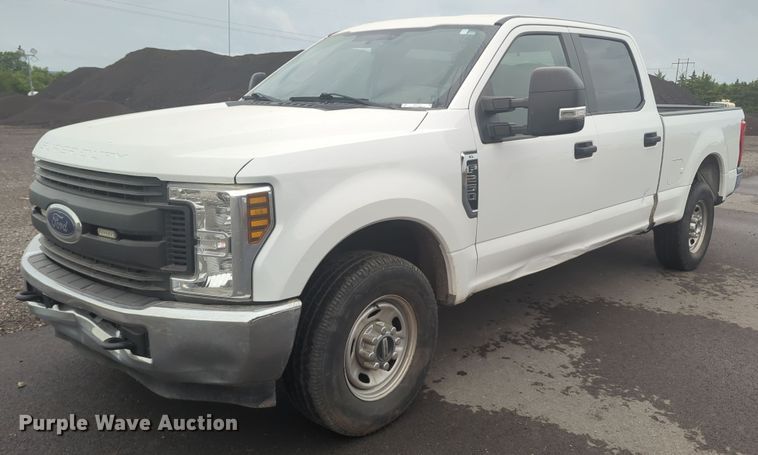 image for item MY9797 2019 Ford F250 Super Duty Crew Cab pickup truck