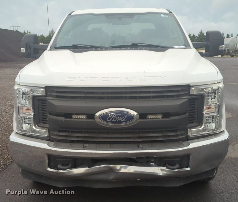 image for item MY9797 2019 Ford F250 Super Duty Crew Cab pickup truck