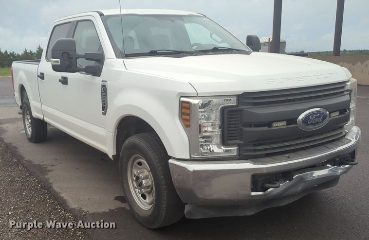 image for item MY9797 2019 Ford F250 Super Duty Crew Cab pickup truck