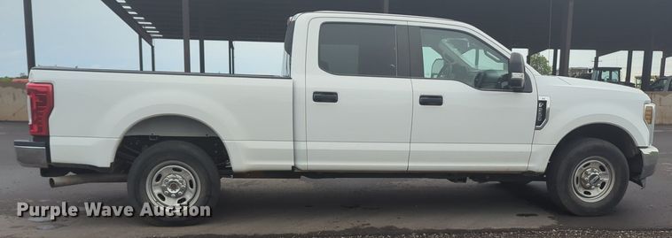 image for item MY9797 2019 Ford F250 Super Duty Crew Cab pickup truck