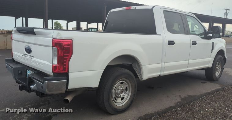 image for item MY9797 2019 Ford F250 Super Duty Crew Cab pickup truck