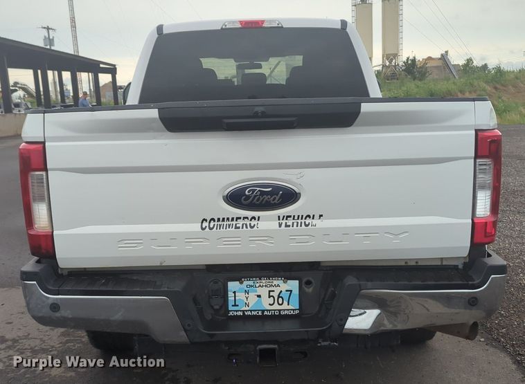 image for item MY9797 2019 Ford F250 Super Duty Crew Cab pickup truck