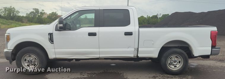 image for item MY9797 2019 Ford F250 Super Duty Crew Cab pickup truck