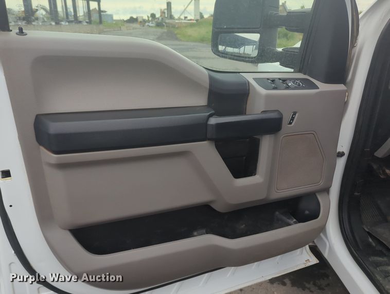 image for item MY9797 2019 Ford F250 Super Duty Crew Cab pickup truck