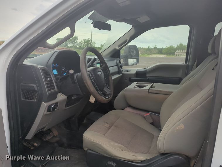 image for item MY9797 2019 Ford F250 Super Duty Crew Cab pickup truck