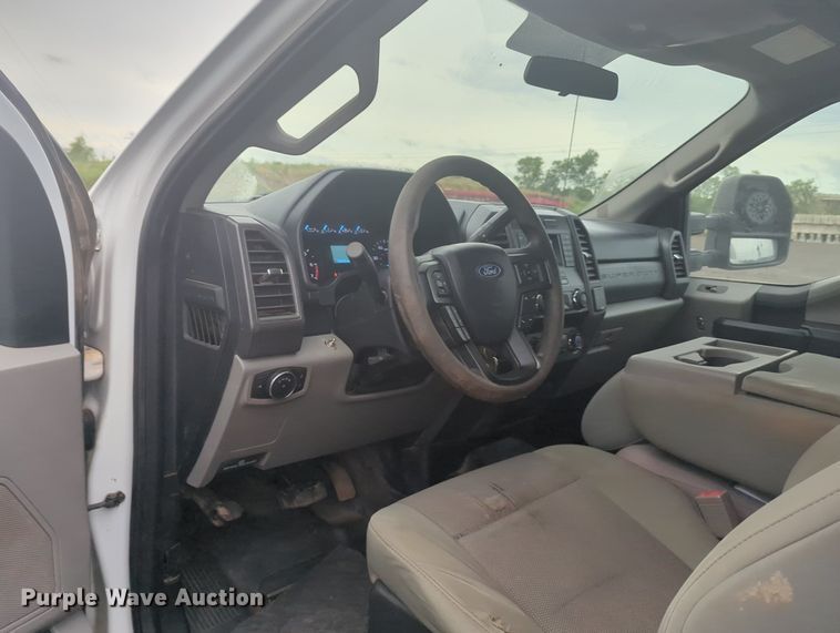 image for item MY9797 2019 Ford F250 Super Duty Crew Cab pickup truck