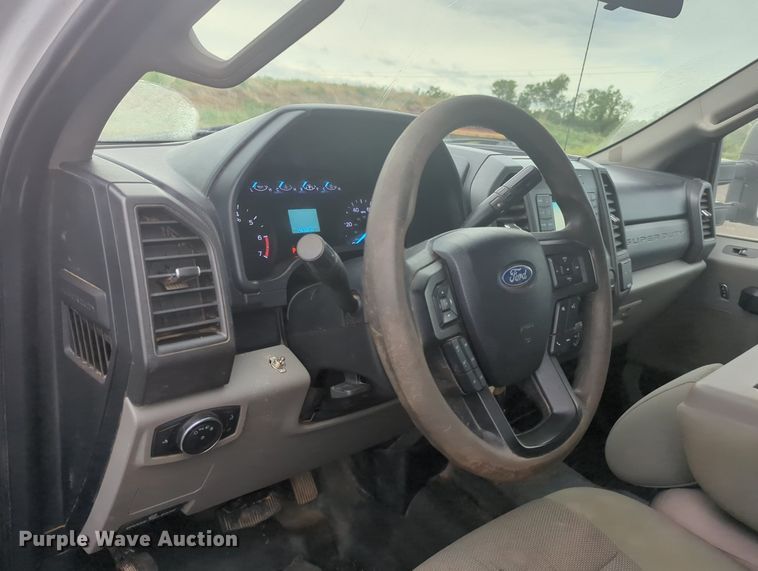 image for item MY9797 2019 Ford F250 Super Duty Crew Cab pickup truck