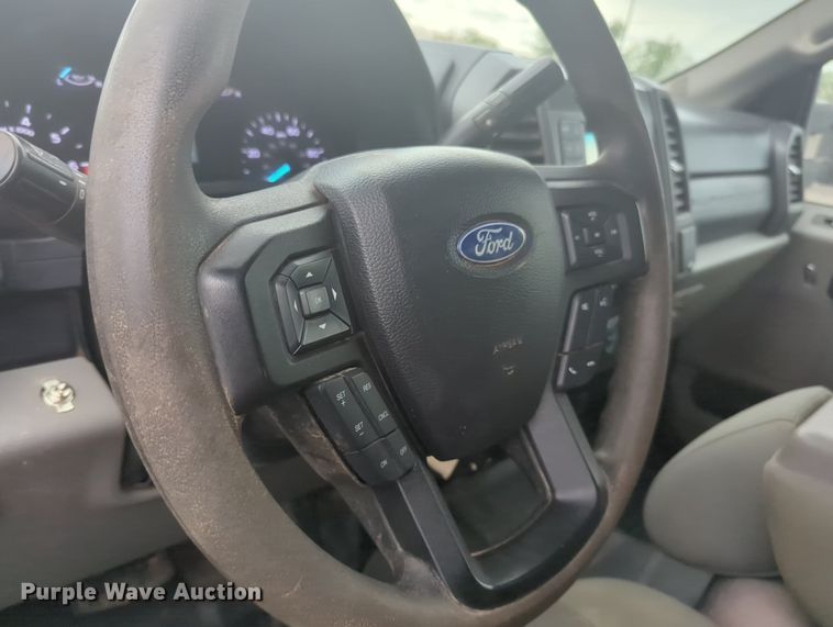 image for item MY9797 2019 Ford F250 Super Duty Crew Cab pickup truck