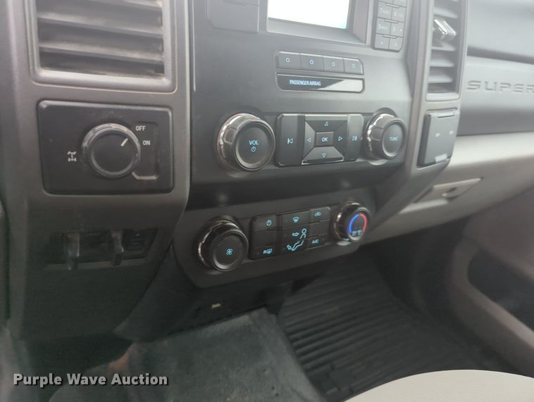 image for item MY9797 2019 Ford F250 Super Duty Crew Cab pickup truck