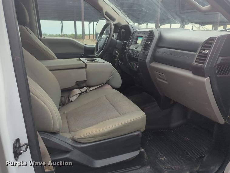 image for item MY9797 2019 Ford F250 Super Duty Crew Cab pickup truck