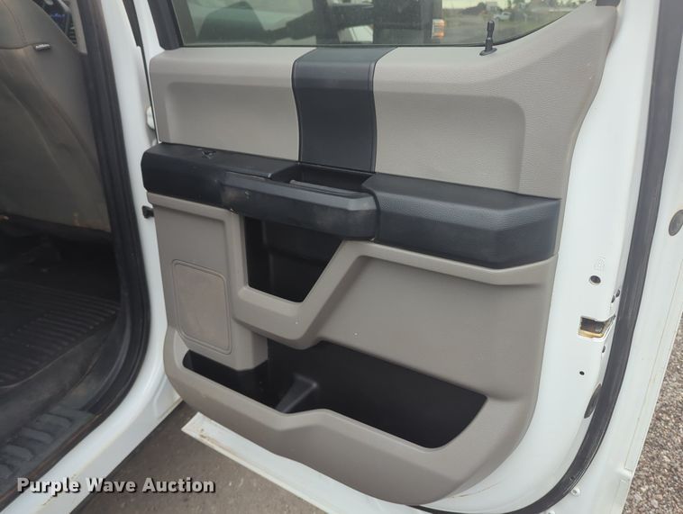 image for item MY9797 2019 Ford F250 Super Duty Crew Cab pickup truck