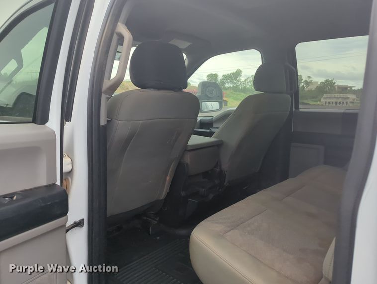 image for item MY9797 2019 Ford F250 Super Duty Crew Cab pickup truck