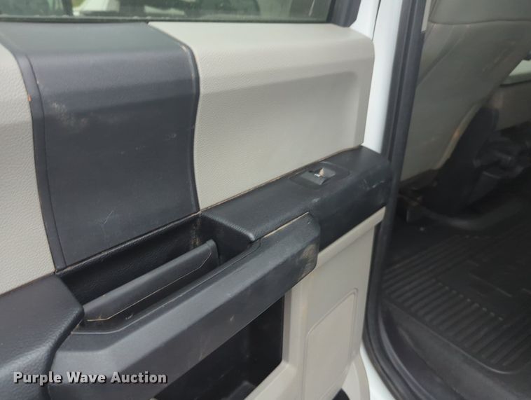 image for item MY9797 2019 Ford F250 Super Duty Crew Cab pickup truck