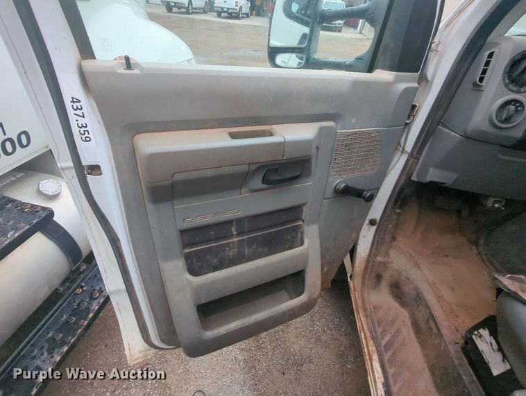 image for item MY9798 2012 Ford E450  box truck