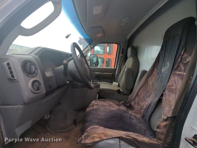 image for item MY9798 2012 Ford E450  box truck