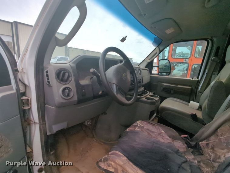 image for item MY9798 2012 Ford E450  box truck