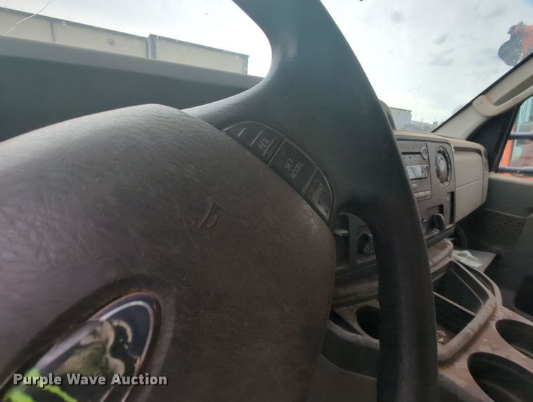 image for item MY9798 2012 Ford E450  box truck