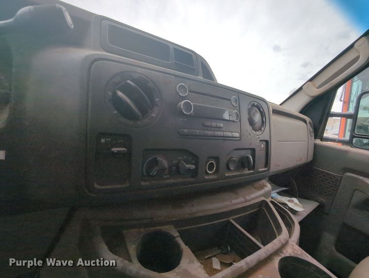 image for item MY9798 2012 Ford E450  box truck