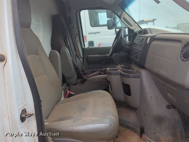 image for item MY9798 2012 Ford E450  box truck