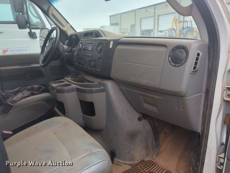 image for item MY9798 2012 Ford E450  box truck