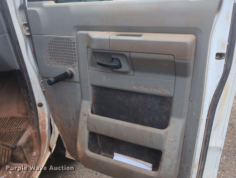 image for item MY9798 2012 Ford E450  box truck