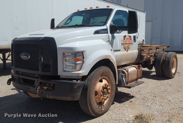 image for item MY9927 2017 Ford F650 Super Duty  roll-off container truck