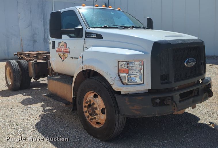 image for item MY9927 2017 Ford F650 Super Duty  roll-off container truck