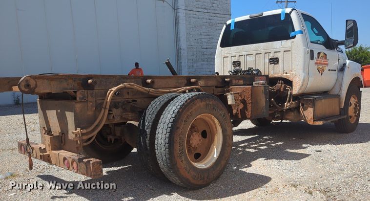 image for item MY9927 2017 Ford F650 Super Duty  roll-off container truck