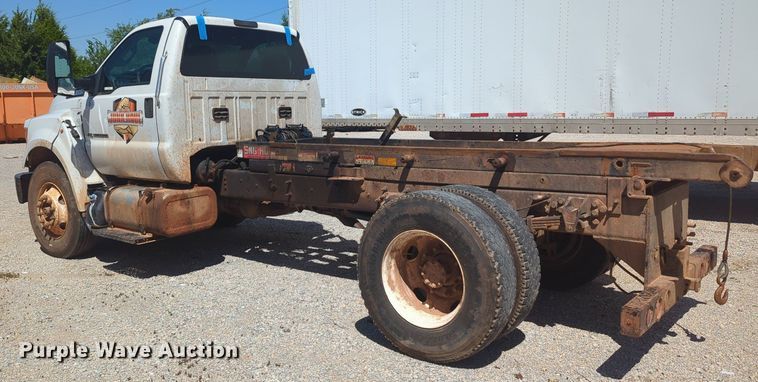 image for item MY9927 2017 Ford F650 Super Duty  roll-off container truck